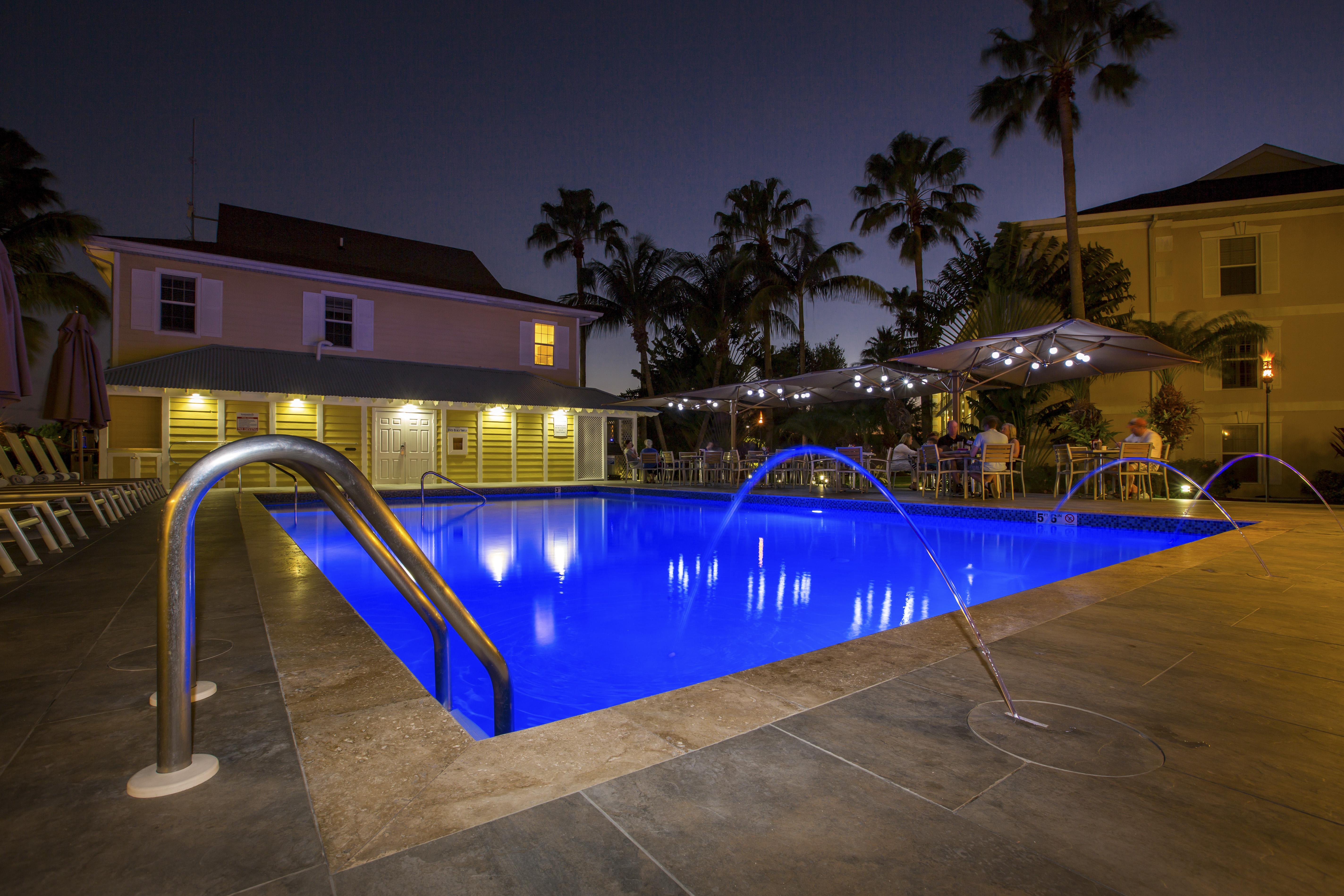 Sunshine Suites Resort West Bay Экстерьер фото