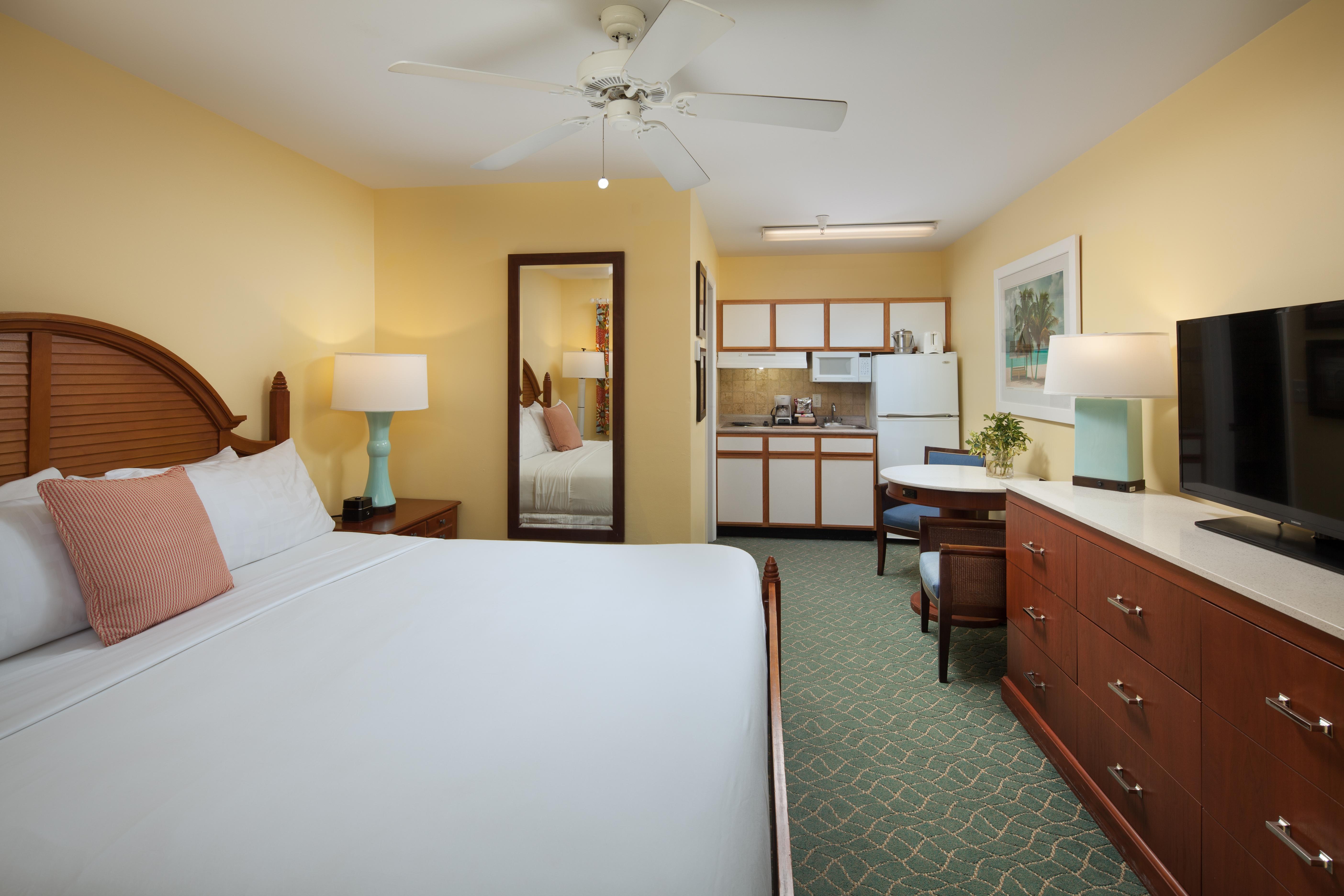 Sunshine Suites Resort West Bay Экстерьер фото