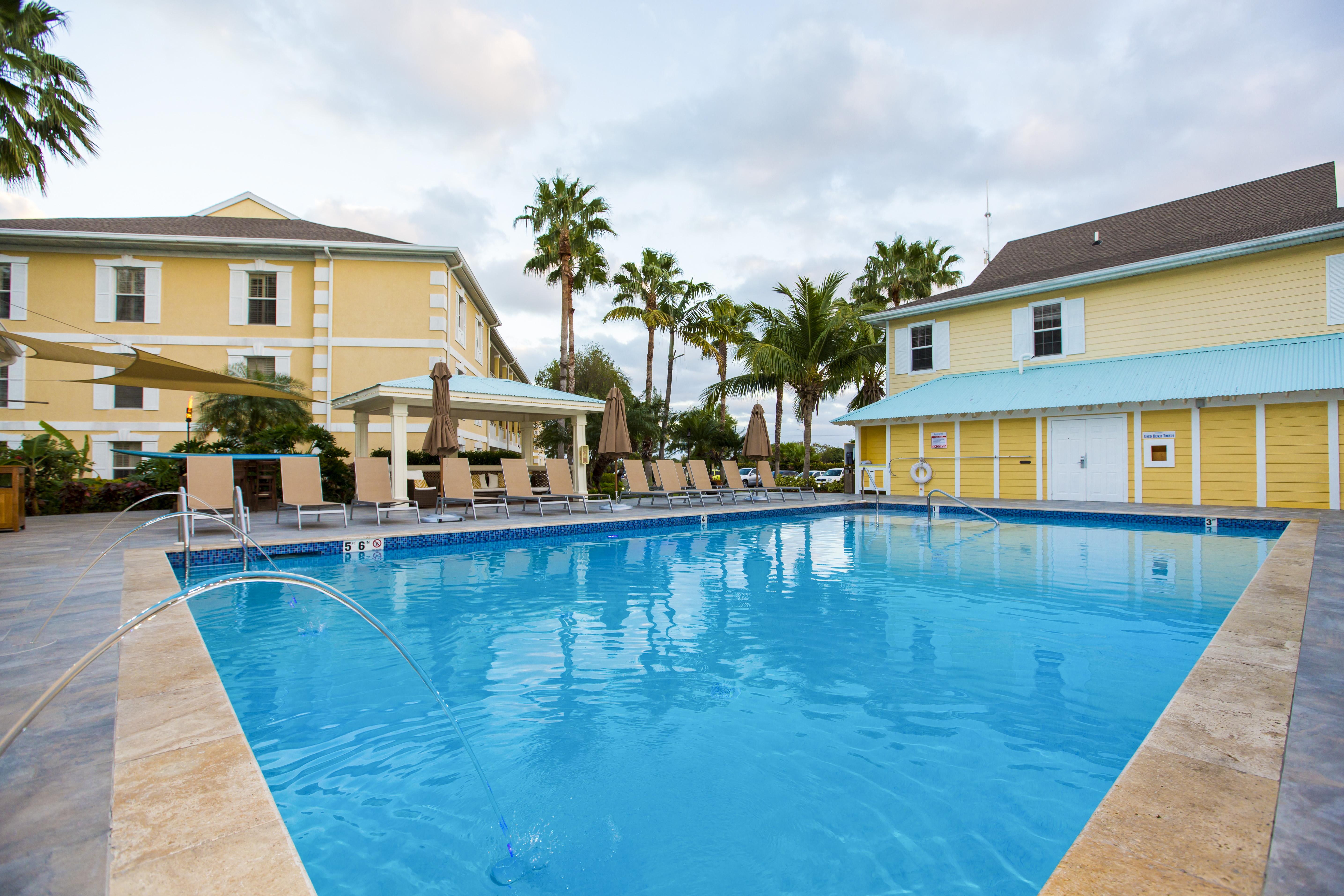 Sunshine Suites Resort West Bay Экстерьер фото