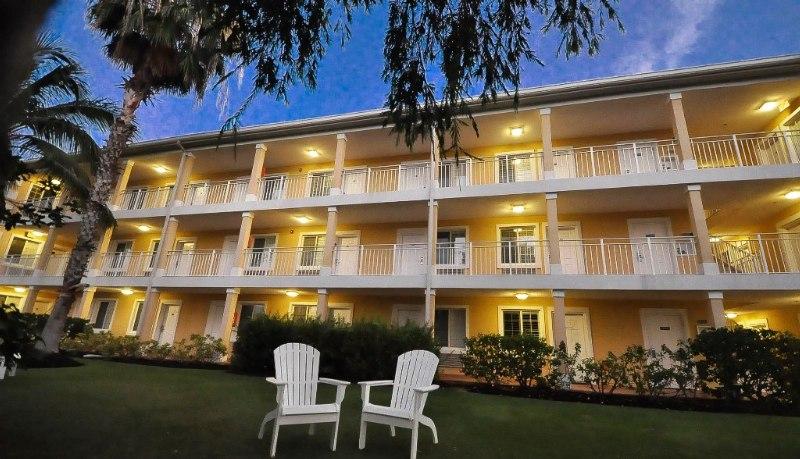 Sunshine Suites Resort West Bay Экстерьер фото